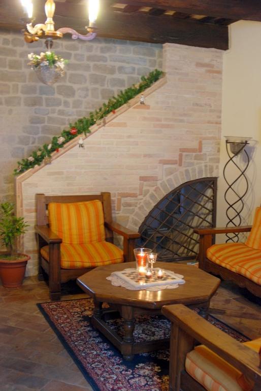 B&B San Paterniano Чинголи Екстериор снимка
